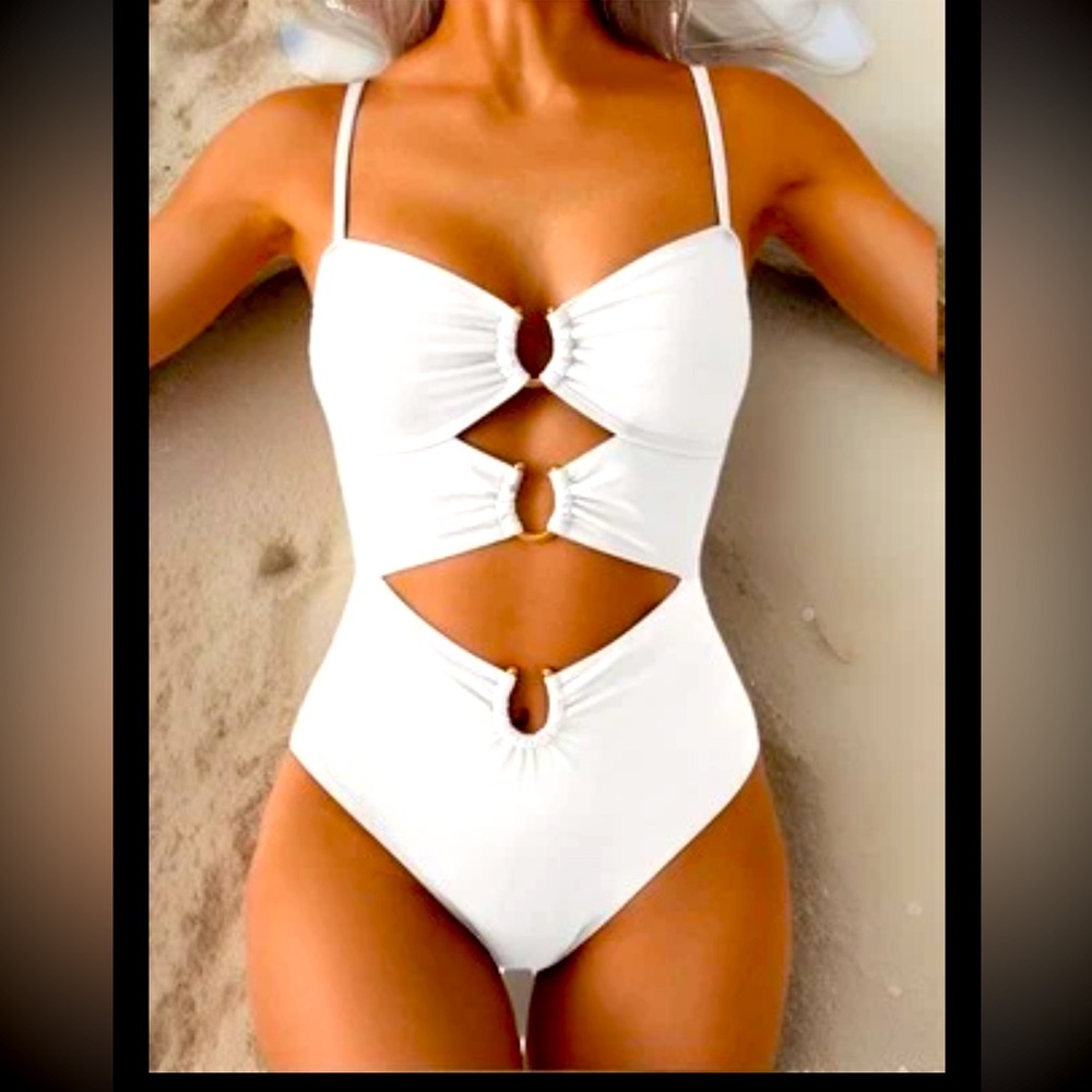 Sexy White 1Pc Swimsuit W/Silver Hardware Rings Linked Monokini Full Bottom